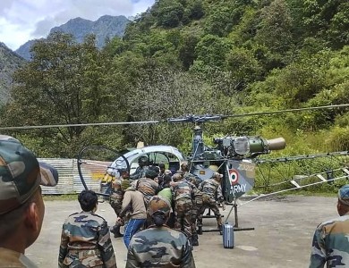 भारतीय सेनाको हेलिकप्टर अरूणाञ्चलमा दुर्घटना